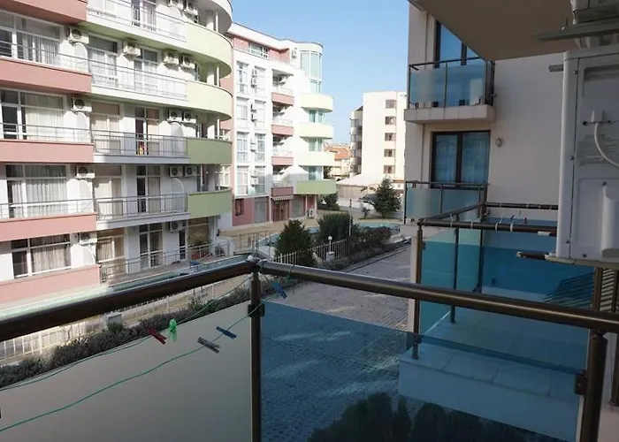 Sun Gate - Julia סאני ביץ'